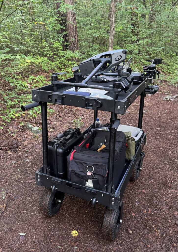 Inspire3でCM撮影をしている現場の様子。マグライナーに機材を搭載している