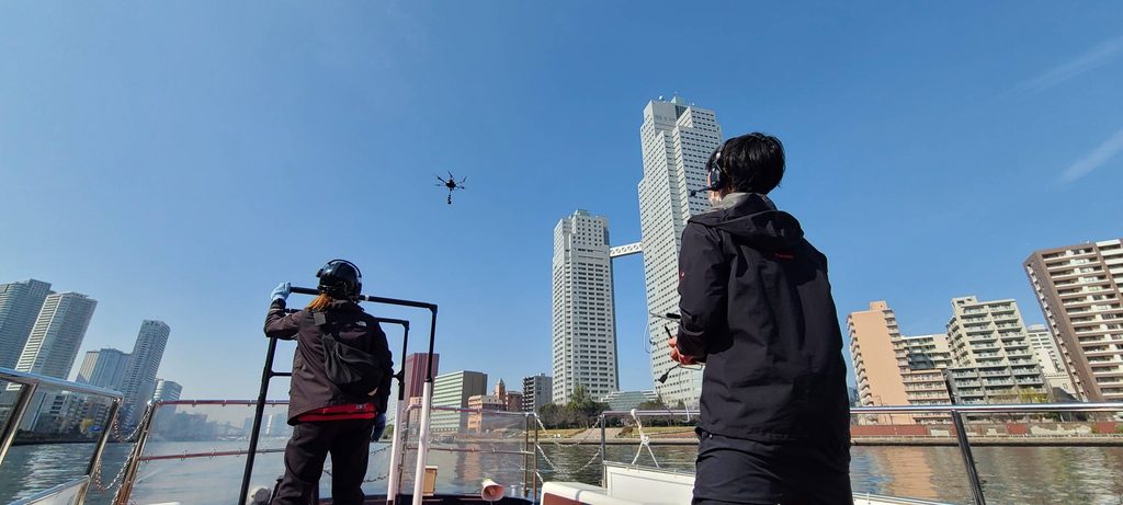 隅田川で実施したVRドローン撮影の様子